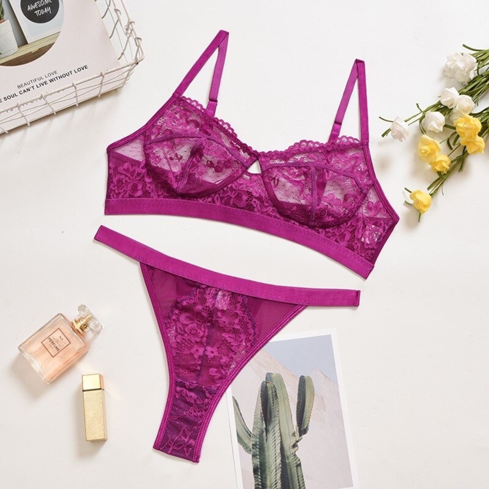 Lace lingerie set